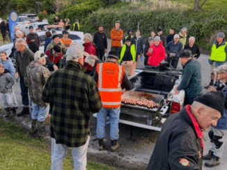 Community Joins Forces to Plant 1,100 Natives at Pauatahanui Inlet